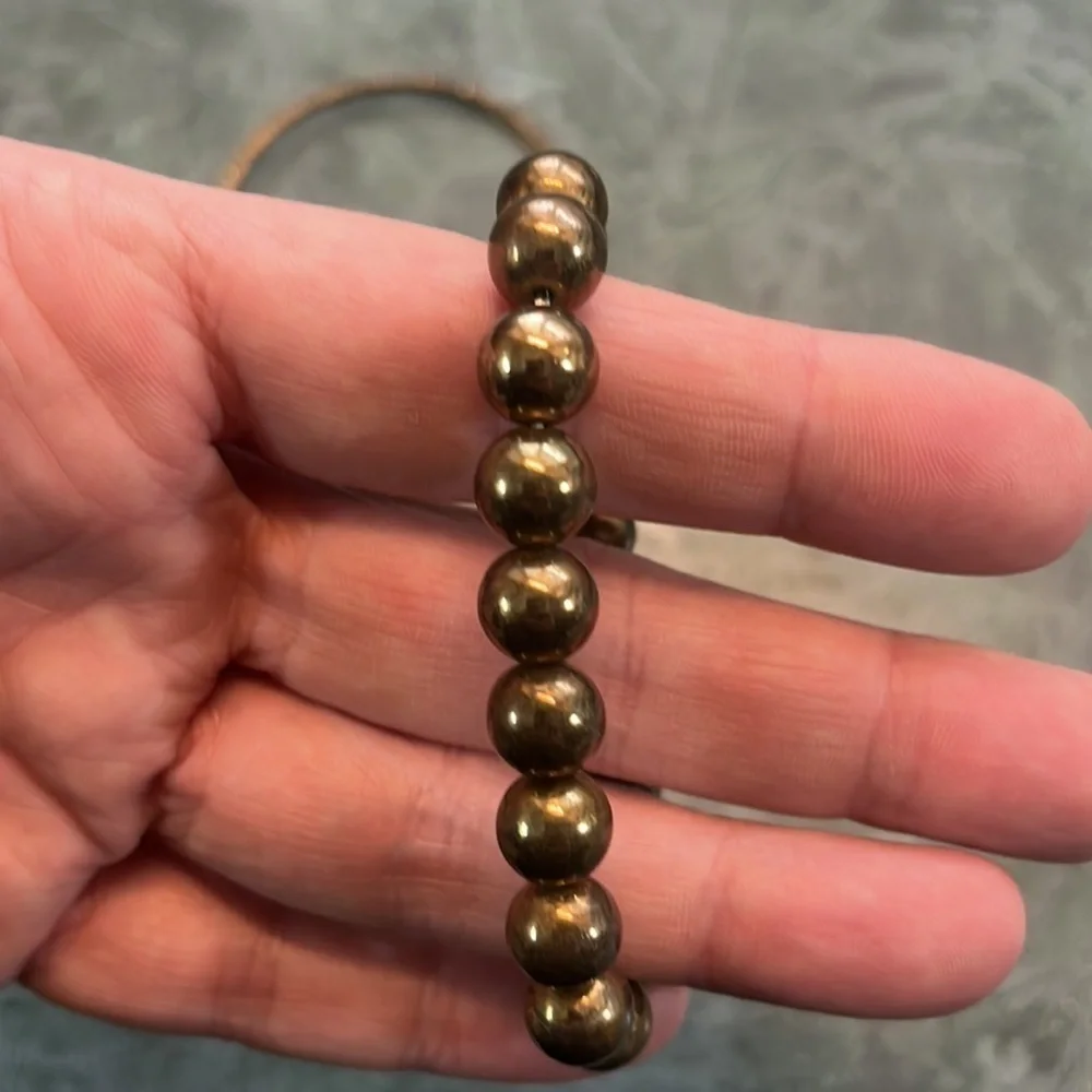 Vintage brass coloured bracelets - Picture 7 of 12